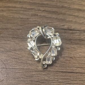 LISNER Vintage Emerald and Round Cut Clear Rhinestone Brooch